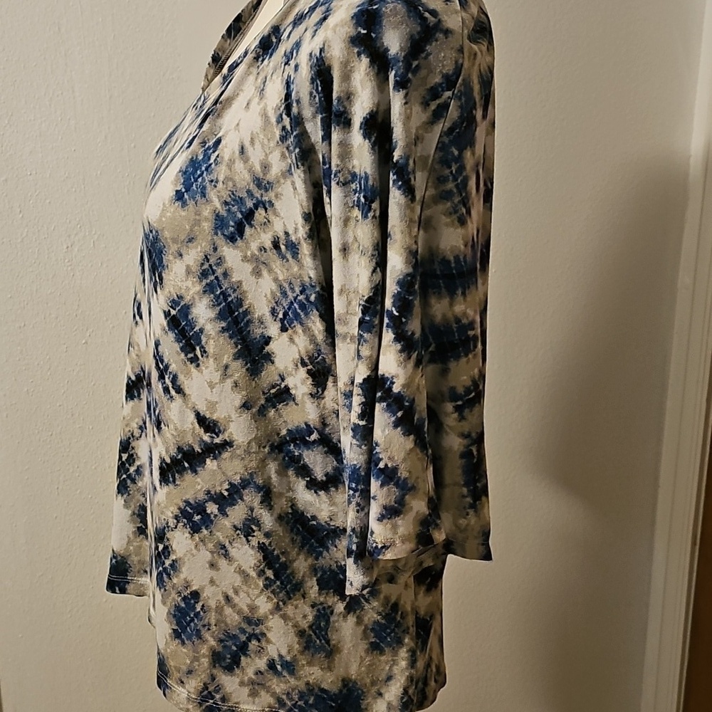 Tahari Blue and Gray Patterned Blouse - Picture 3 of 6